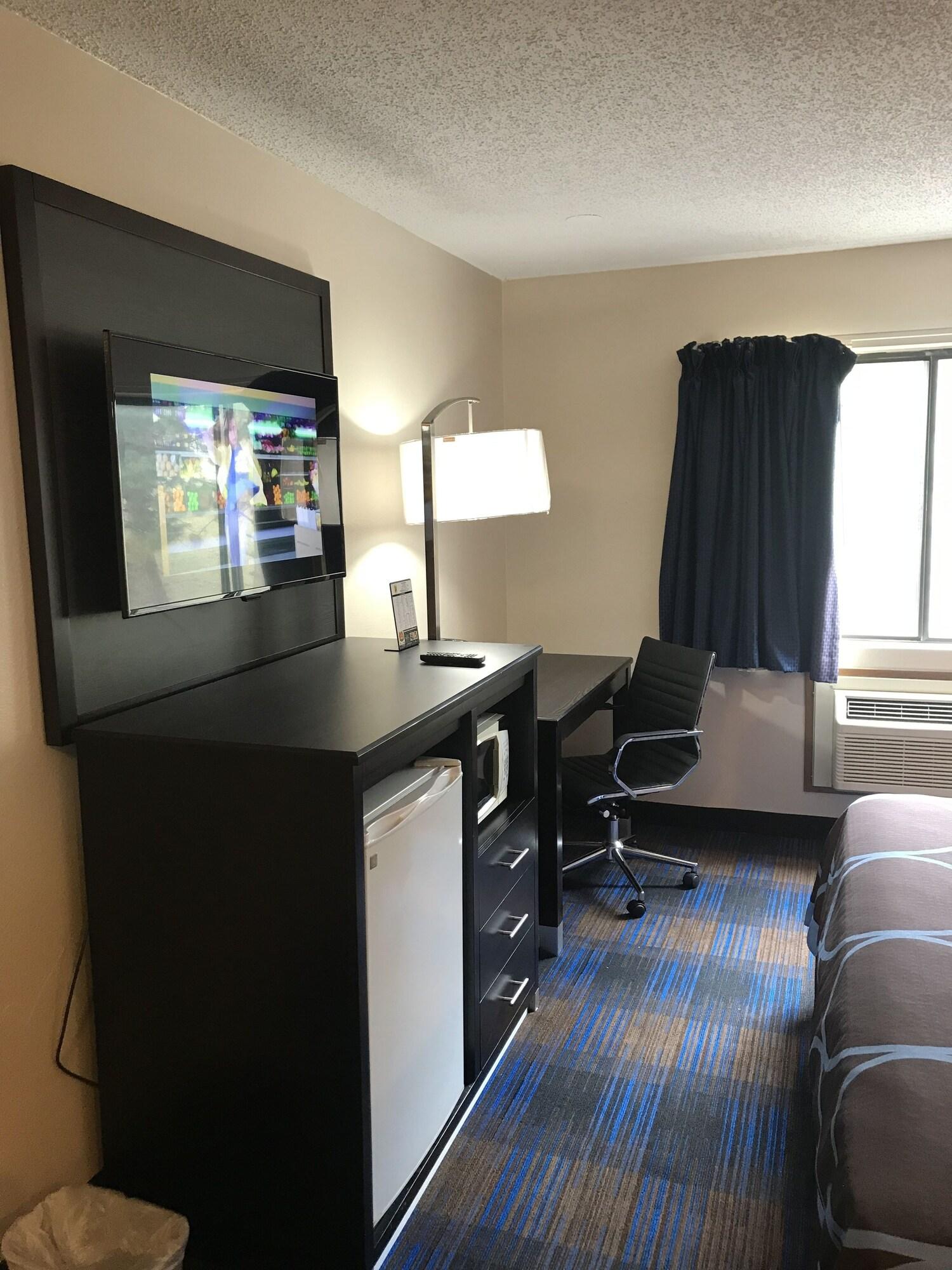Super 8 By Wyndham Overland Park Area/mall Area 2*